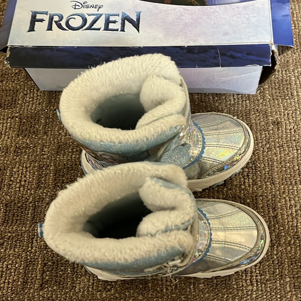 Disney’s frozen winter snow boots - Picture 6 of 6
